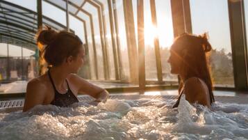 Indoor spa tub