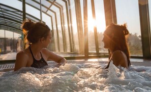 Indoor spa tub - Resort Stara Wieś (Patnów)