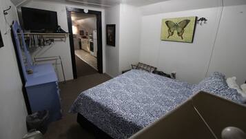 1 habitación, tabla de planchar con plancha, wifi gratis y ropa de cama