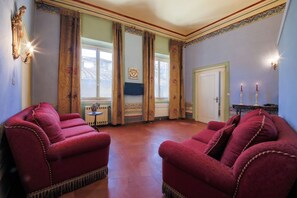 TV, fireplace - L'Anfiteatro Nascosto - Sweet Dreams in Florence (Firenze)