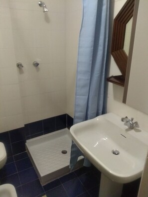 Shower, hair dryer, bidet, towels - The small cesa de Sen Nicolò (Mazzin)
