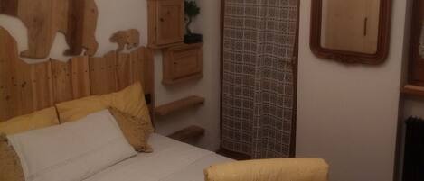 1 habitación, wifi y ropa de cama