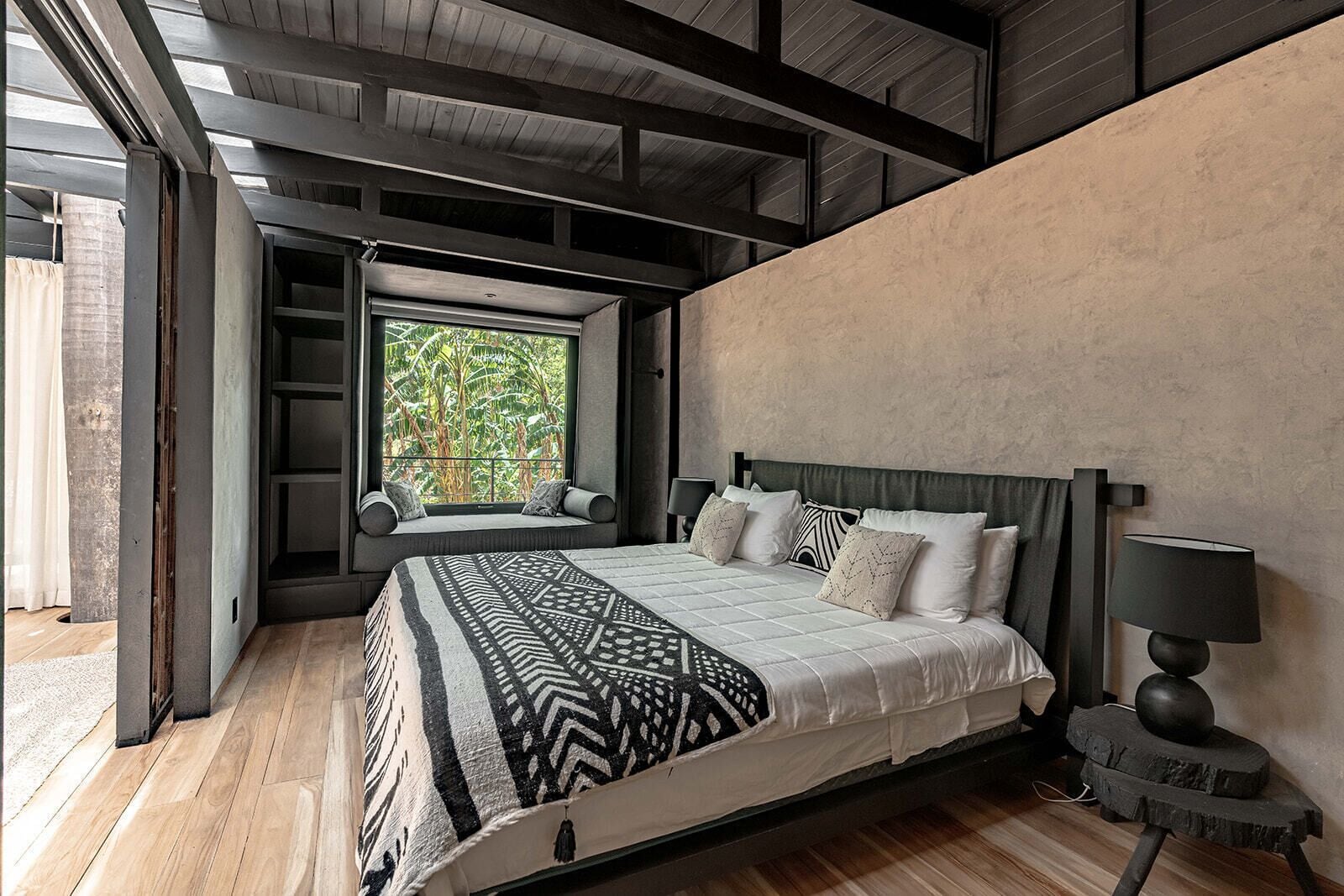 deluxe suite | 1 bedroom, individually decorated, individually furnished, desk