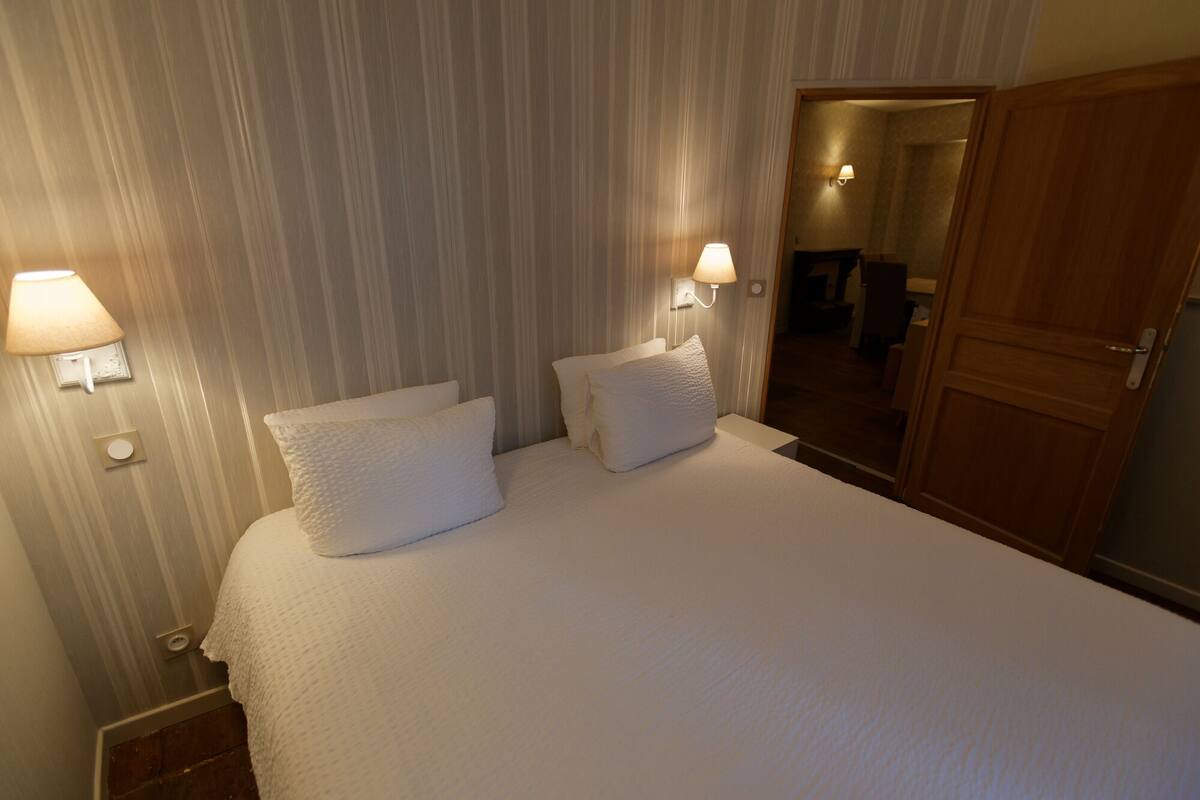 1 bedroom, soundproofing, free cots/infant beds, free WiFi