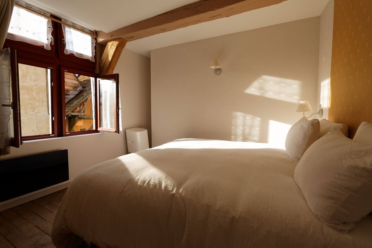 1 bedroom, soundproofing, free cots/infant beds, free WiFi