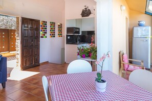 Dining - Casita de Begur overlooking the Medes Islands (Begur)