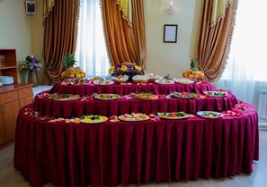 Tägliches inbegriffenes Frühstücksbuffet