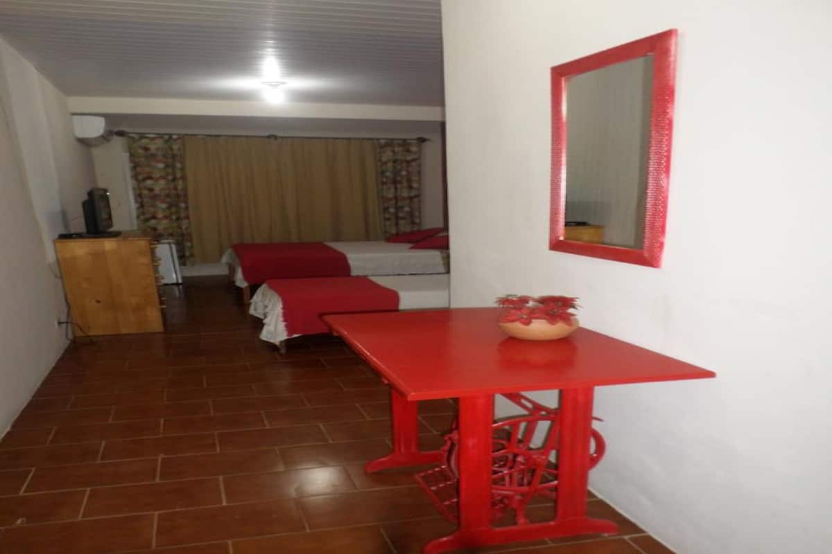 Habitación triple, 3 camas individuales | Escritorio y wifi gratis