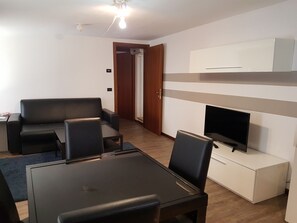 Interior entrance - Romeo Terrace (Verona)