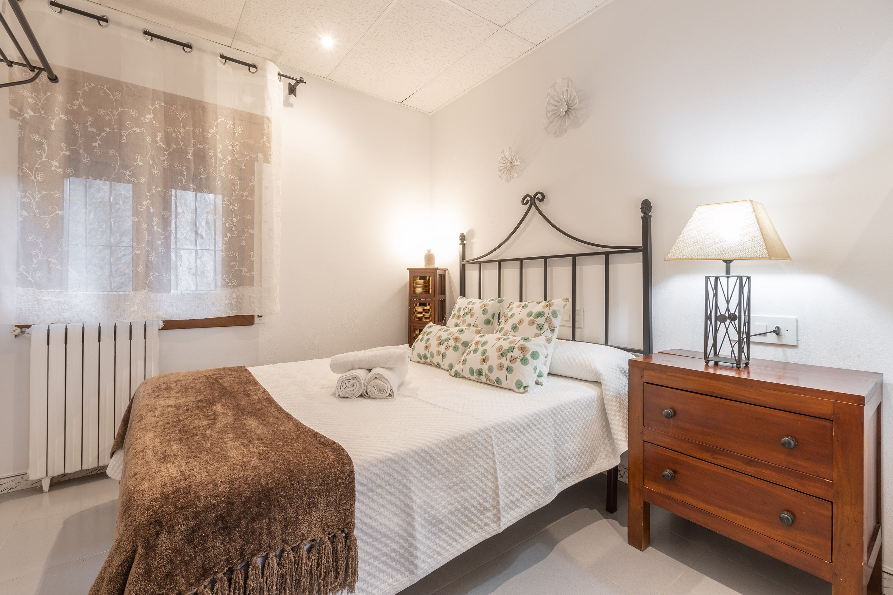 4 sovrum, skrivbord, strykjärn/strykbräda och gratis wi-fi