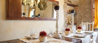 Stone house with 4 double bedrooms and kitchen with fireplace