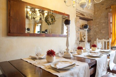 Stone house with 4 double bedrooms and kitchen with fireplace