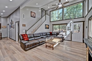 Smart TV, fireplace, video-game console, Netflix - Simply Wonderful....Fully Remodeled Cabin in Pine, AZ (Pine)