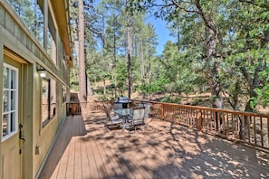 Outdoor dining - Simply Wonderful....Fully Remodeled Cabin in Pine, AZ (Pine)