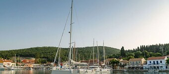 Jeanneau 42.2 SAILING YACHTS