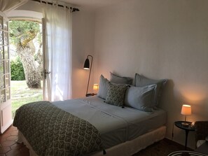 5 chambres, fer et planche à repasser, Wi-Fi, draps fournis