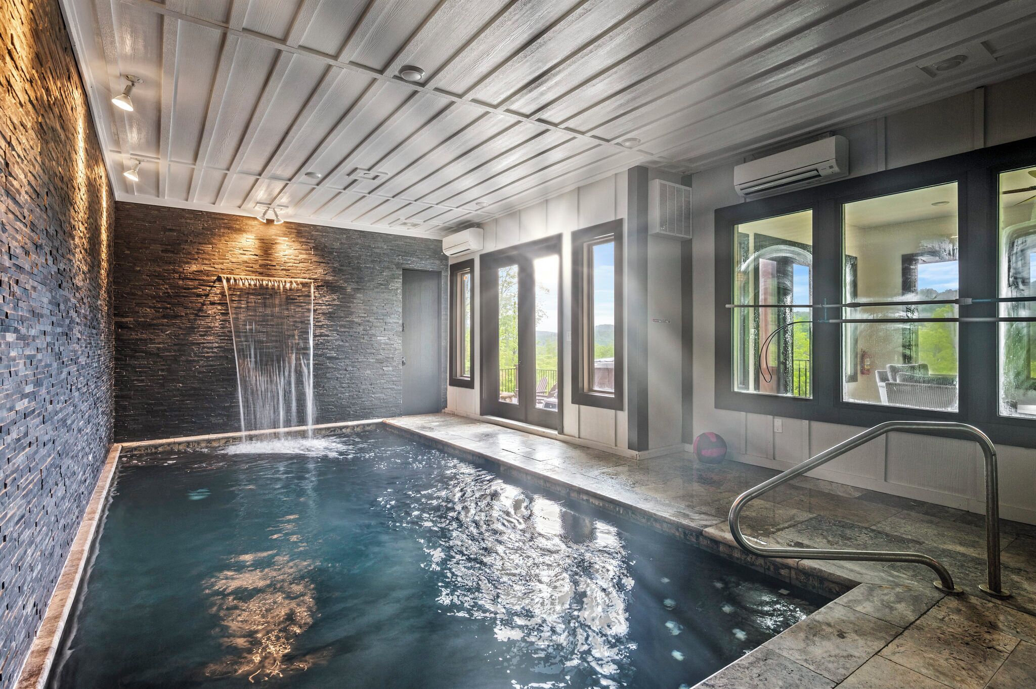 Summit 86 - 6,000 sq ft Luxury Cabin w/Indoor Pool, Golf Simulator