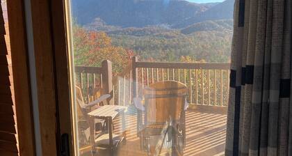 McDaniels Misty Blue ~ A Cozy & Quaint Cabin w/Exceptional Smoky Mountain Views