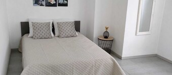 Bienvenue à l'Olivade piscine privative avec grand jardin