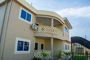 Exterior - Brannic Lodge - Hostel (Accra)