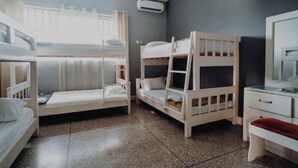 A room with bunk beds, a desk, and a mirror. - Brannic Lodge - Hostel (Accra)