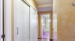 Dusche, Haartrockner, Bidet, Handtücher