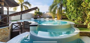 Outdoor pool - Villa with design pool, pool bar, jacuzzi, Balinese bed (El Puerto de Sta María)
