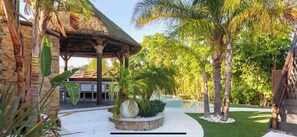 Property grounds - Villa with design pool, pool bar, jacuzzi, Balinese bed (El Puerto de Sta María)