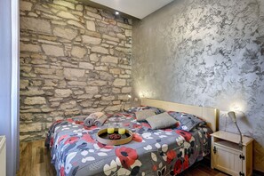 1 bedroom, in-room safe, iron/ironing board, travel cot