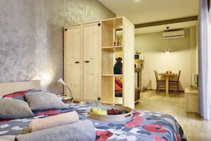 1 soverom, safe på rommet, strykejern/-brett og reiseseng for barn