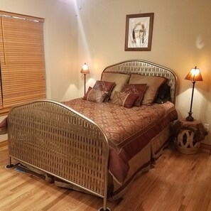 3 室のベッドルーム、デスク、アイロン / アイロン台、WiFi (無料)