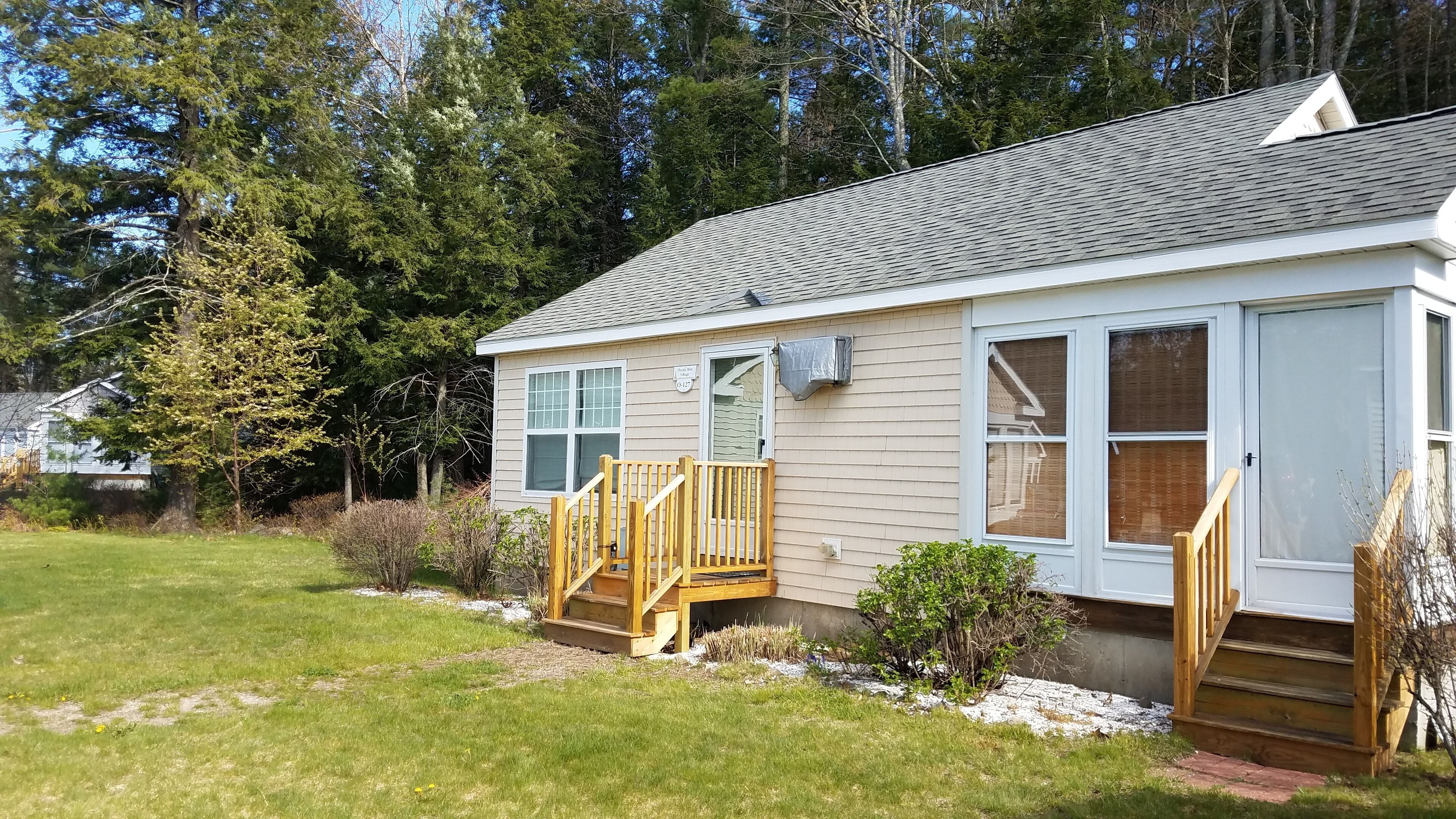 Great cottage with best location  within Beach Dreams ~ near pool!