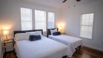 2 habitaciones, tabla de planchar con plancha, wifi y ropa de cama