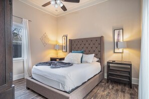 5 quartos, ferros/tábuas de passar roupa, Wi-Fi, roupa de cama