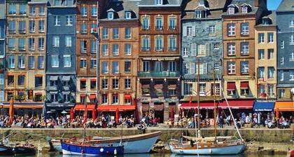 Bel appartement avec balcon et accĂšs direct Ă la mer Ă 100 mĂštres