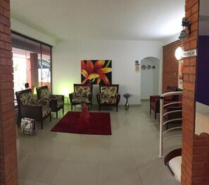 Lobby sitting area - Aldeia das Flores Hotel (Goiania)