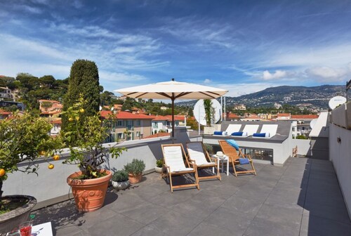 Splendid 3 Bedroom Triplex with Beautiful Sea View Terrace, Center Village