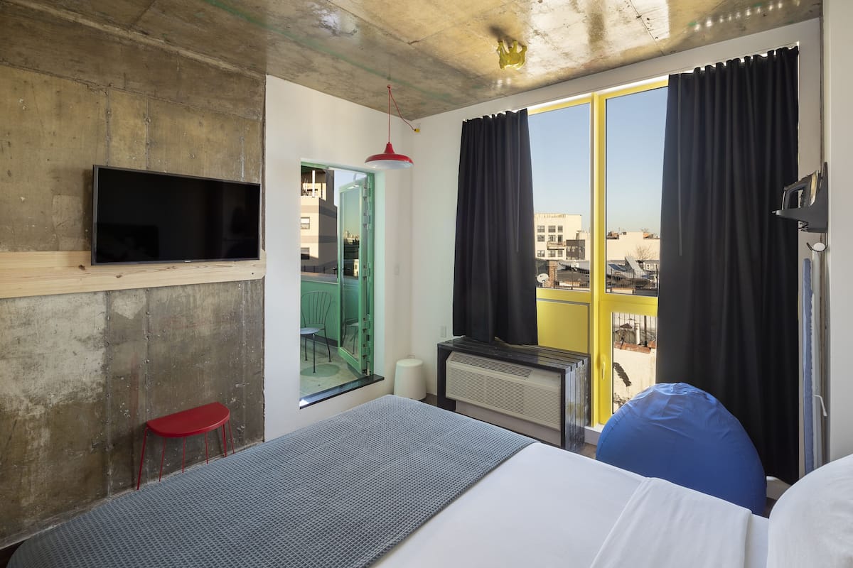 Queen with Balcony | Hypo-allergenic bedding available, WiFi (free), bed sheets