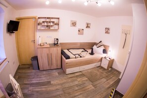 1 habitación, tabla de planchar con plancha y wifi