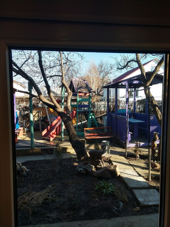 Familienzimmer, Erdgeschoss (#2) | Blick auf den Innenhof