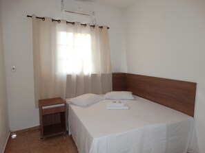 Ferros/tábuas de passar roupa, Wi-Fi de cortesia, roupa de cama