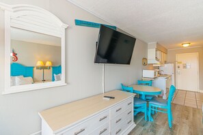 Estudio, 2 camas Queen size, vista al océano | Wifi gratis 