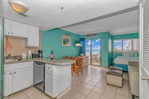 Studio, 1 Queen Bed with Sofa bed, Ocean View | Free WiFi