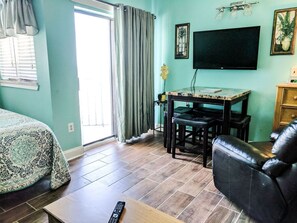 Basic Studio, 1 Queen Bed with Sofa bed, Ocean View | Free WiFi - The Palace 2306 (Myrtle Beach)
