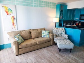 Basic Studio | Living room