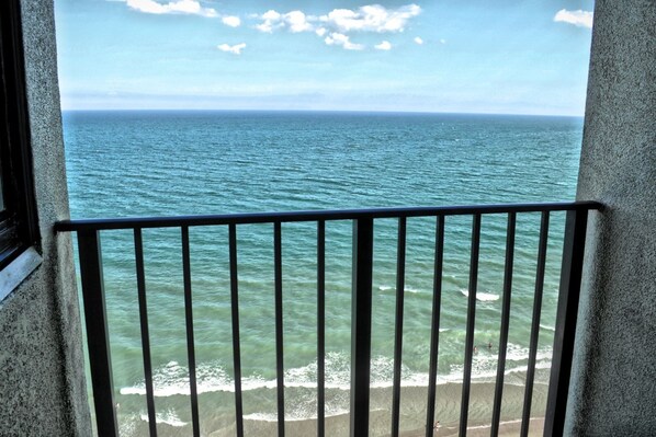 Basic Studio | Balcony