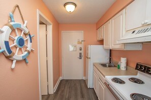 Studio, 1 Tempat Tidur Queen dengan tempat tidur Sofa, pemandangan samudra | Dapur pribadi | Mesin pembuat kopi/teh