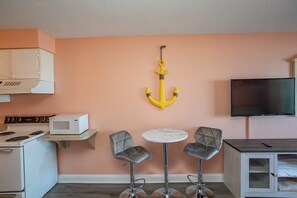 Studio, 1 Queen Bed with Sofa bed, Ocean View | Free WiFi - Sea Mist 50810 (Myrtle Beach)