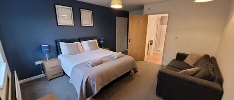 2 Schlafzimmer, Bügeleisen/Bügelbrett, Reisekinderbett, kostenloses WLAN