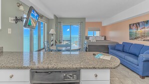 Basic Studio | Living area - The Palace 1404 (Myrtle Beach)